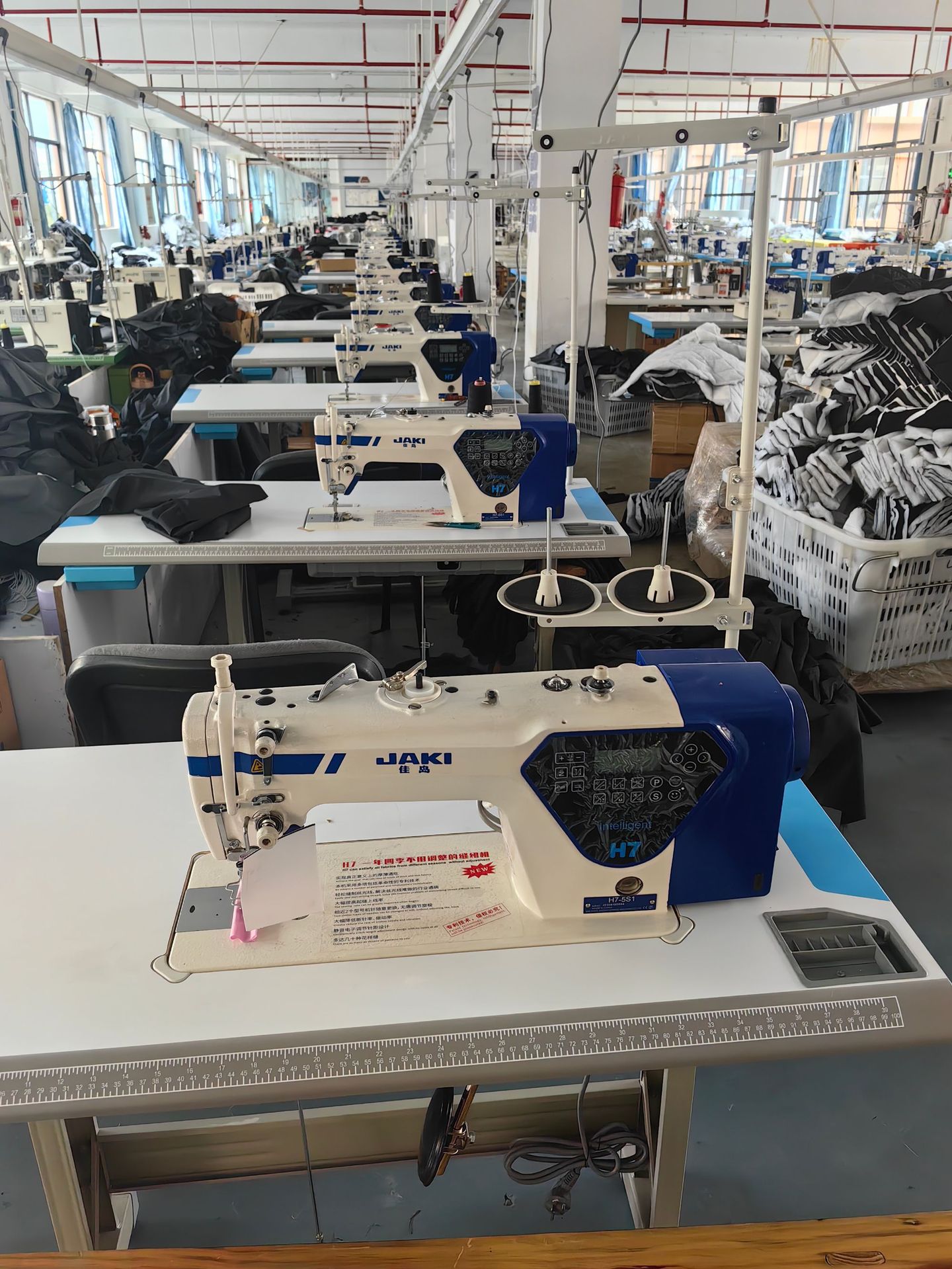 Venta al por mayor equipo paso sellado Placa de aceite gruesa y delgada máquina de coser para comer Jack máquina de coser automática hogar coche plano