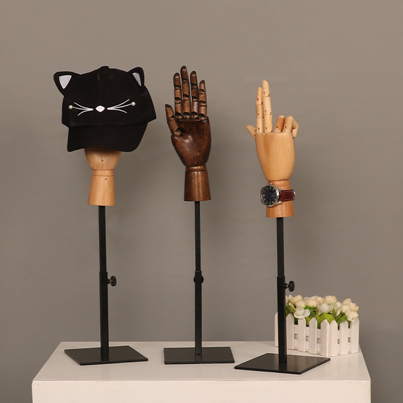 Soporte de exhibición de mano articulada de madera maciza para anillos y joyas, ideal para tiendas de ropa.