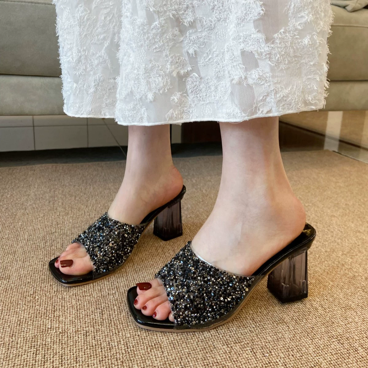 Внешняя торговля плюс размер прозрачные хрустальные и французские маленькие сандалии 2025 новая летняя одежда темпераментные сандалии на высоком каблуке