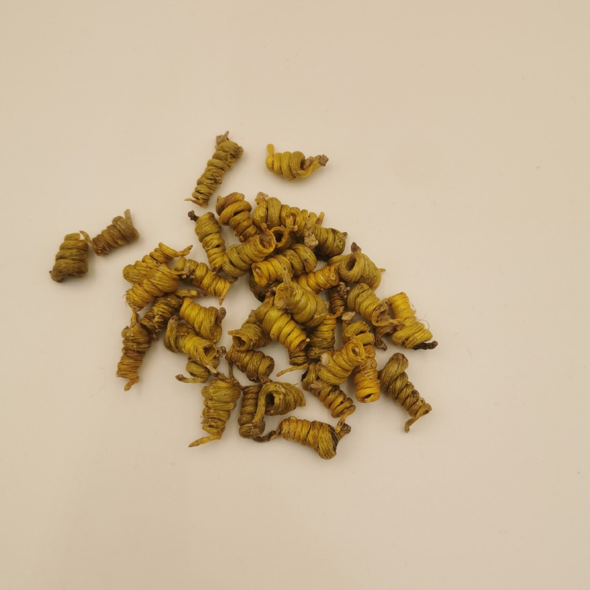 Huo Shan Mi Hu Dendrobium Fengdou 5-Year Huoshan Dendrobium Stems 100g Herbal Tea Soup Wine in use