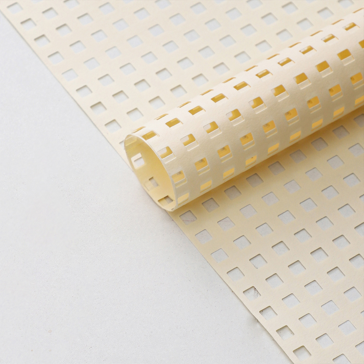 Cuatro colores cordier luz en el espejo de papel de embalaje hueco engrosado flor DIY paquete de flores materiales de arte floral