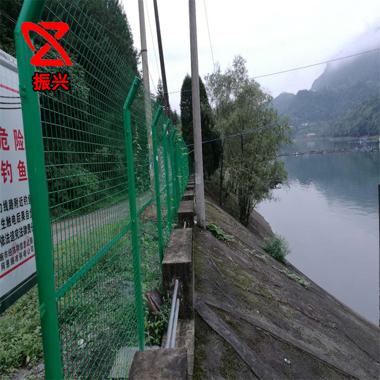 水库水源地护栏网 湿地公园保护区围栏 焊接网隔离栅包塑铁丝围网