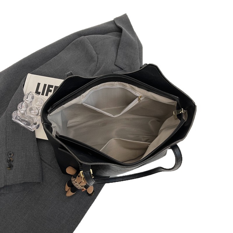 Bolsa de mano transfronteriza simple para mujeres 2025, otoño y invierno nuevo bolso de mano retro de gran capacidad para viajar bolso de hombro axilar image 5