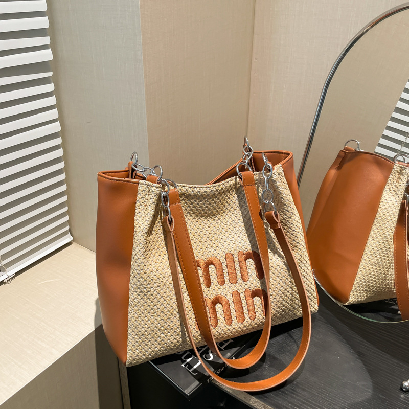 Bolso de gran capacidad retro para mujeres 2025 nueva moda letras extranjeras bolso de hombro de color para trabajar bolso de viaje