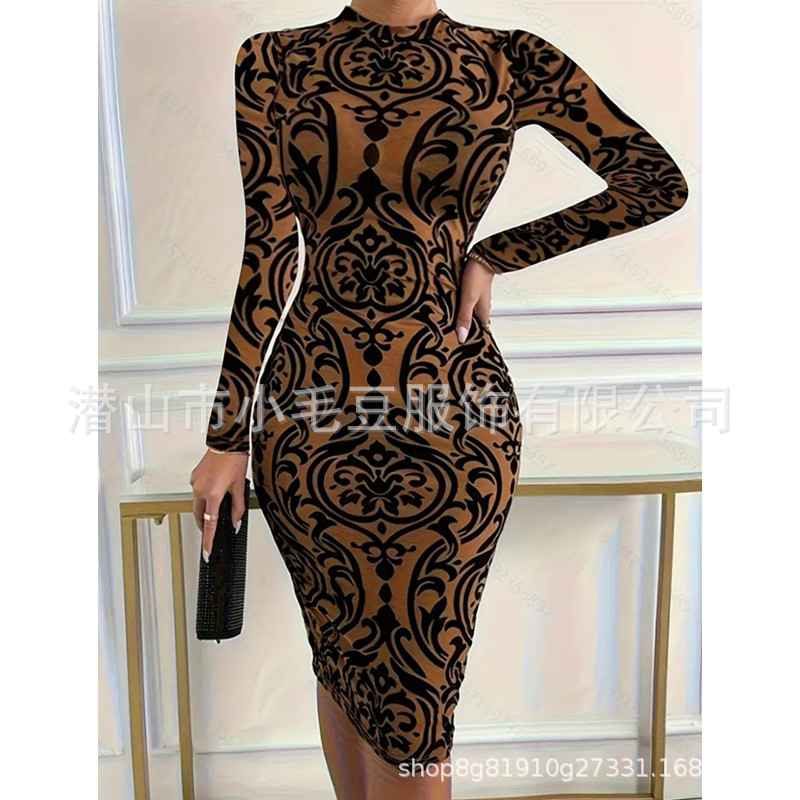 긴 기장의 레트로 플로럴 패턴