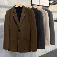 冬の格好いい韓国のラシャのスーツのレトロなカジュアルなファッションのスーツの小さいコートの男性は厚い保温の上で服を着ます。