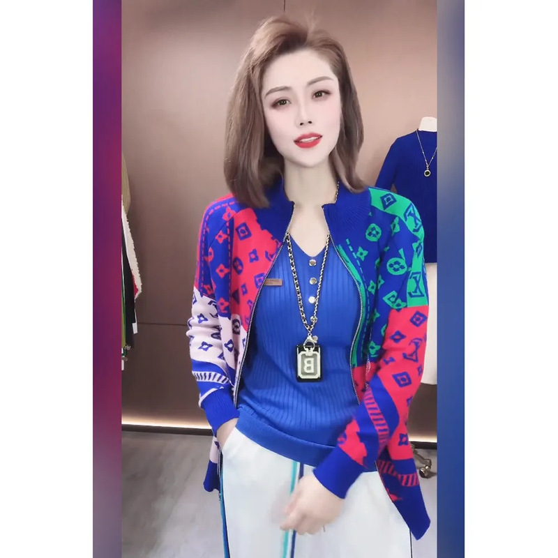 2024 New Autumn and Winter Lazy Style Wear High-end Klein Blue Sweater Knitted Cardigan Jacket for Women