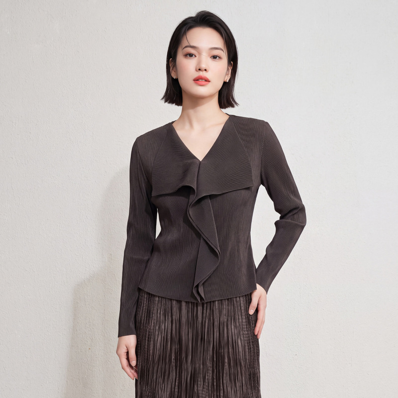 French-style ruffled V-neck shirt for women, Miyake spring/autumn new collection, fitted long-sleeve pleated top for a chic and professional look French-style ruffled V-neck shirt for women, Miyake spring/autumn new collection, fitted long-sleeve pleated top for a chic and professional look