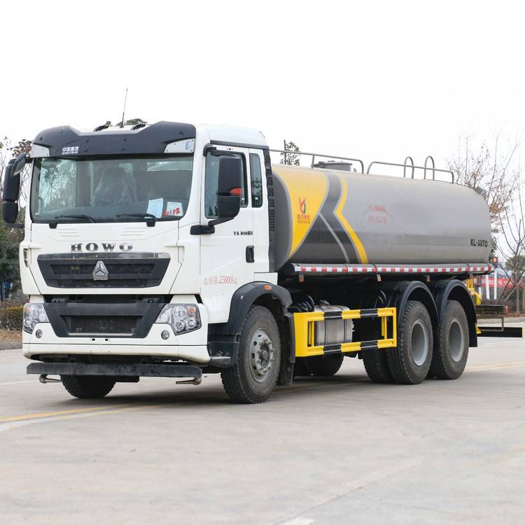 国六多功能洒水车10吨12吨洒水车90米雾炮车优质供应