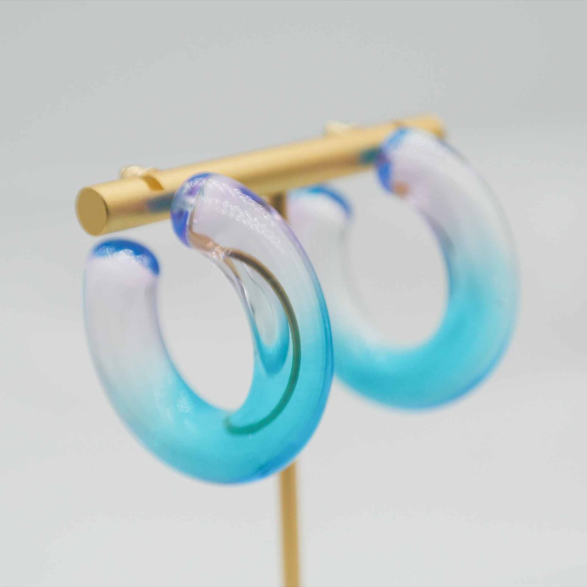 1 Pair Elegant Sweet Solid Color Stoving Varnish Arylic Hoop Earrings display picture 2