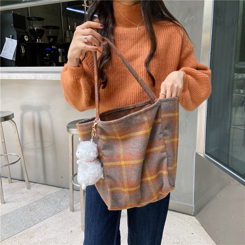 0981 Simple ins checkered woolen single-shoulder bag, hand-held cloth bag, student large-capacity shopping bag, laid-back style women's bag undefined