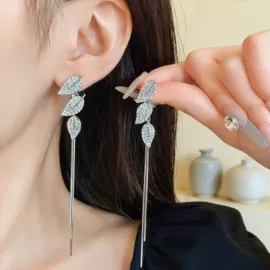 项链;毛衣链;耳钉