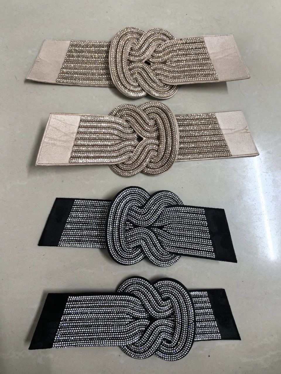 Источник производителя оптовая продажа женских сандалий со стразами для украшения одностороннего верха 2024 новый стиль можно заказать