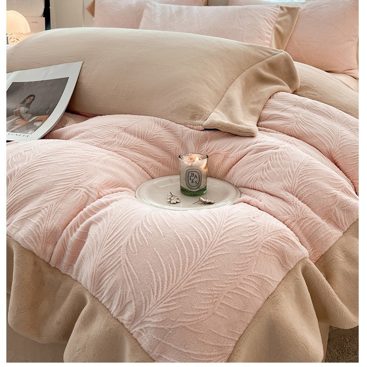 Cama de seda de leche tallada cuatro piezas de coral sábanas de cama de tres piezas de nuevo otoño y invierno engrosado y cálido
