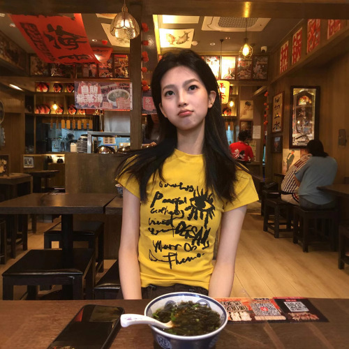 American Style Spicy Girl Dopamine Yellow Straight Shoulder Short Sleeve T-Shirt for Women - Summer 2025 New Arrival Slimming and Fitting Short Top