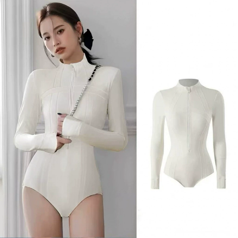 В целом купальник, длин sleeves, быстросохнущие штаны, облегающие, защита от солнца