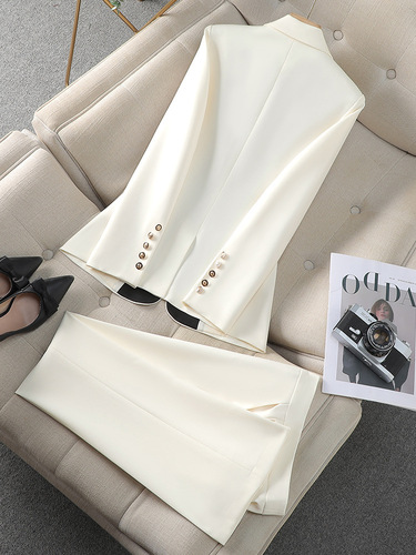 Women's Spring/Autumn Black Suit Jacket for Petite Figures, Niche Professional Wear—Stylish Goddess-Style Flared Pants Set