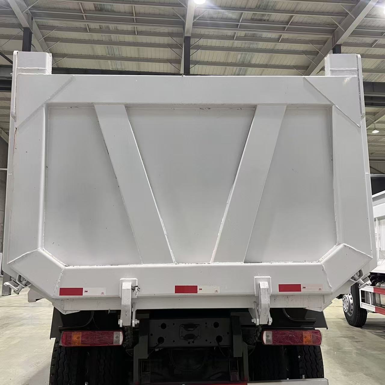 Sinotruck Howo 10-Wheel Dump Truck Factory Cross-Border Heavy-Duty Howo 371 Horsepower Dump Truck for Earthmoving