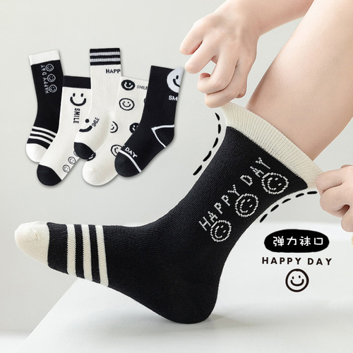 Chongchong said that spring new children's socks are thin, breathable and sweat-absorbent cotton socks, mid-length socks for boys and girls, wholesale
