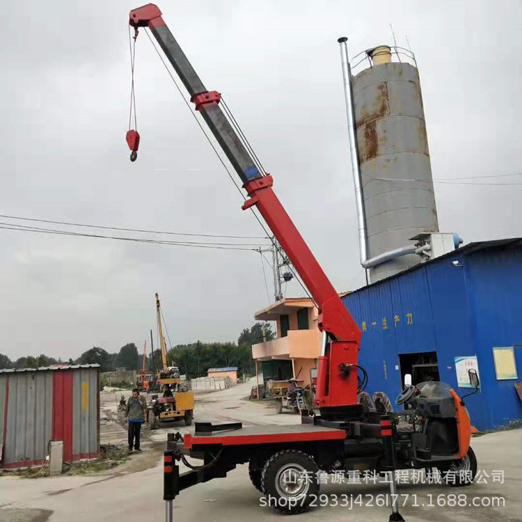 小型三轮随车吊 五征机动三轮随车吊 机动三轮随车吊图片