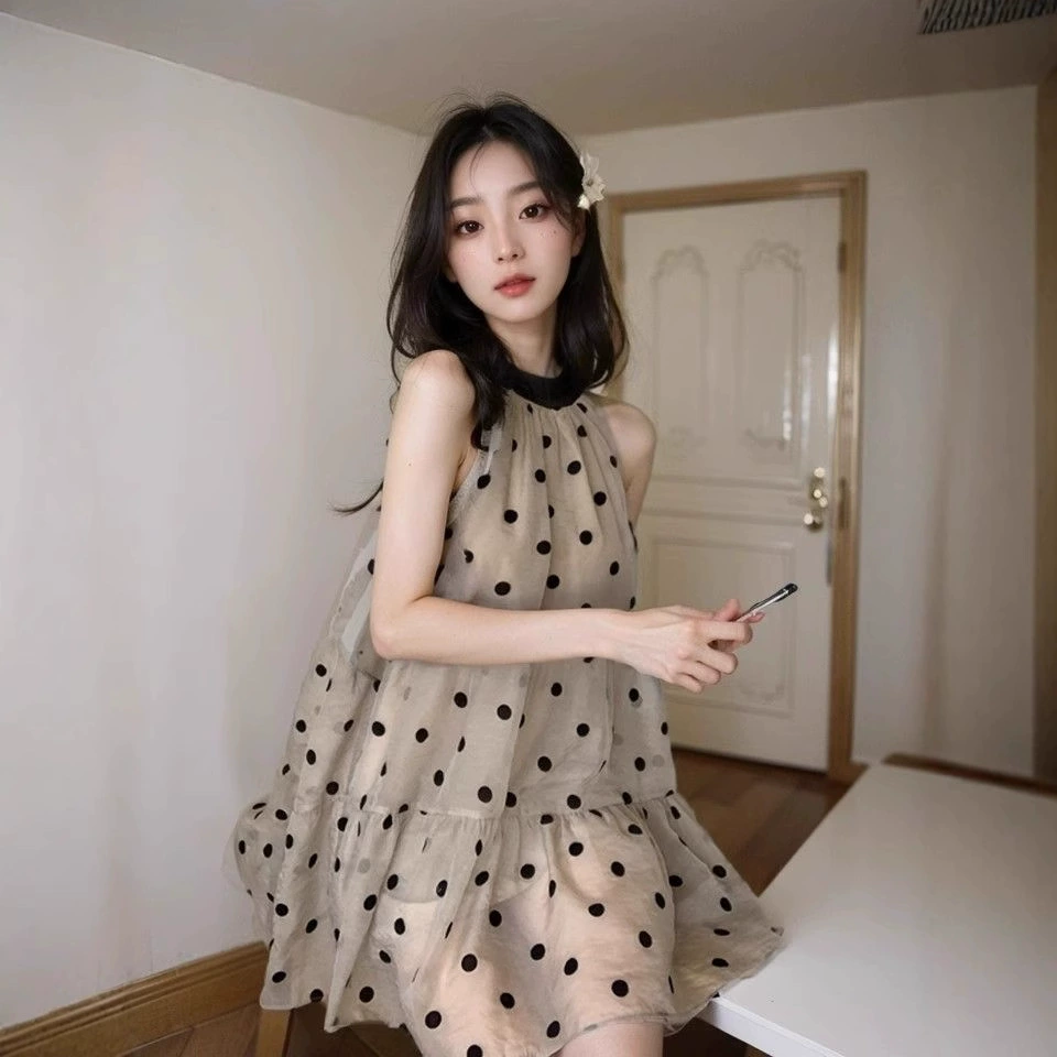 Французское платье без рукавов на шнуровке с воротником-стойкой в ​​горошек для женщин, летняя новая модная темпераментная миниатюрная свободная короткая юбка