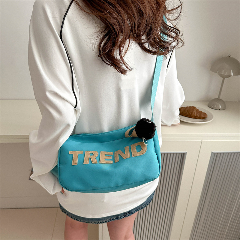 Bolsas de moda de tendencia de primavera 2024 nuevas bolsas deportivas de lujo ligero coreano de gran capacidad para salir