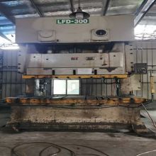 工厂现货出售二手徕富冲床，110吨、160吨、300吨