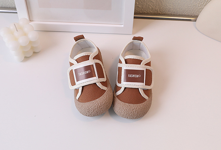 Koreansk barncanvas 2023 vår och höst nya pojkar Casual Baotou flickor mjuk sula Anti-halk babyskor_voghion.com