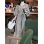 碎花v领中长款夏季连衣裙