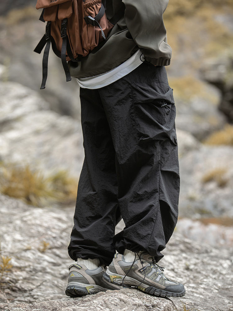Pantalones de paracaídas con doble bolsillo grande plisado primavera nuevo estilo japonés funciones sueltas al aire libre pantalones de ocio anti-salpicaduras
