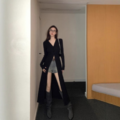 黒いvネックのニットカーディガンの女性の早春服2025新型のスリムな薄いタイプのウエストセーターのコートの長い上着