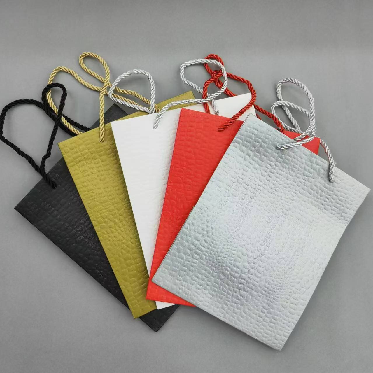 210克白卡纸开窗贴片爱心系列礼品袋