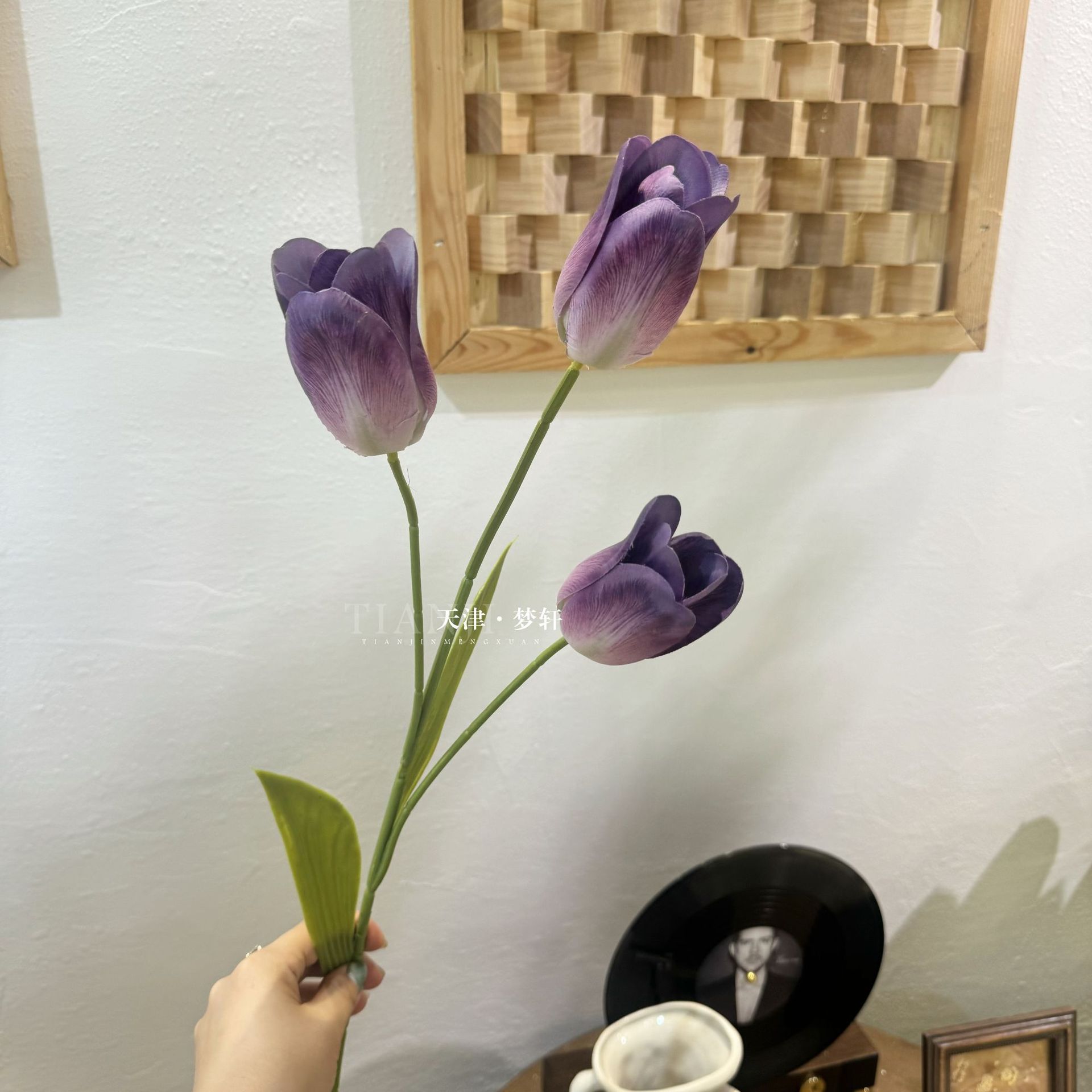 진한 보라색