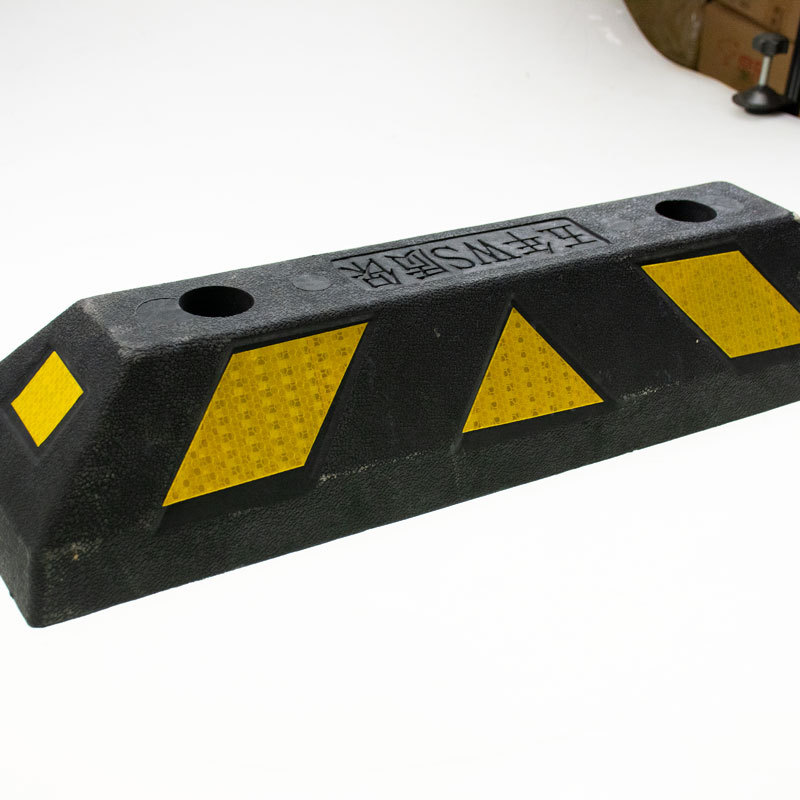 欧型蜂窝底座橡塑定位器橡胶车轮反光定位器挡车器止退器挡车器