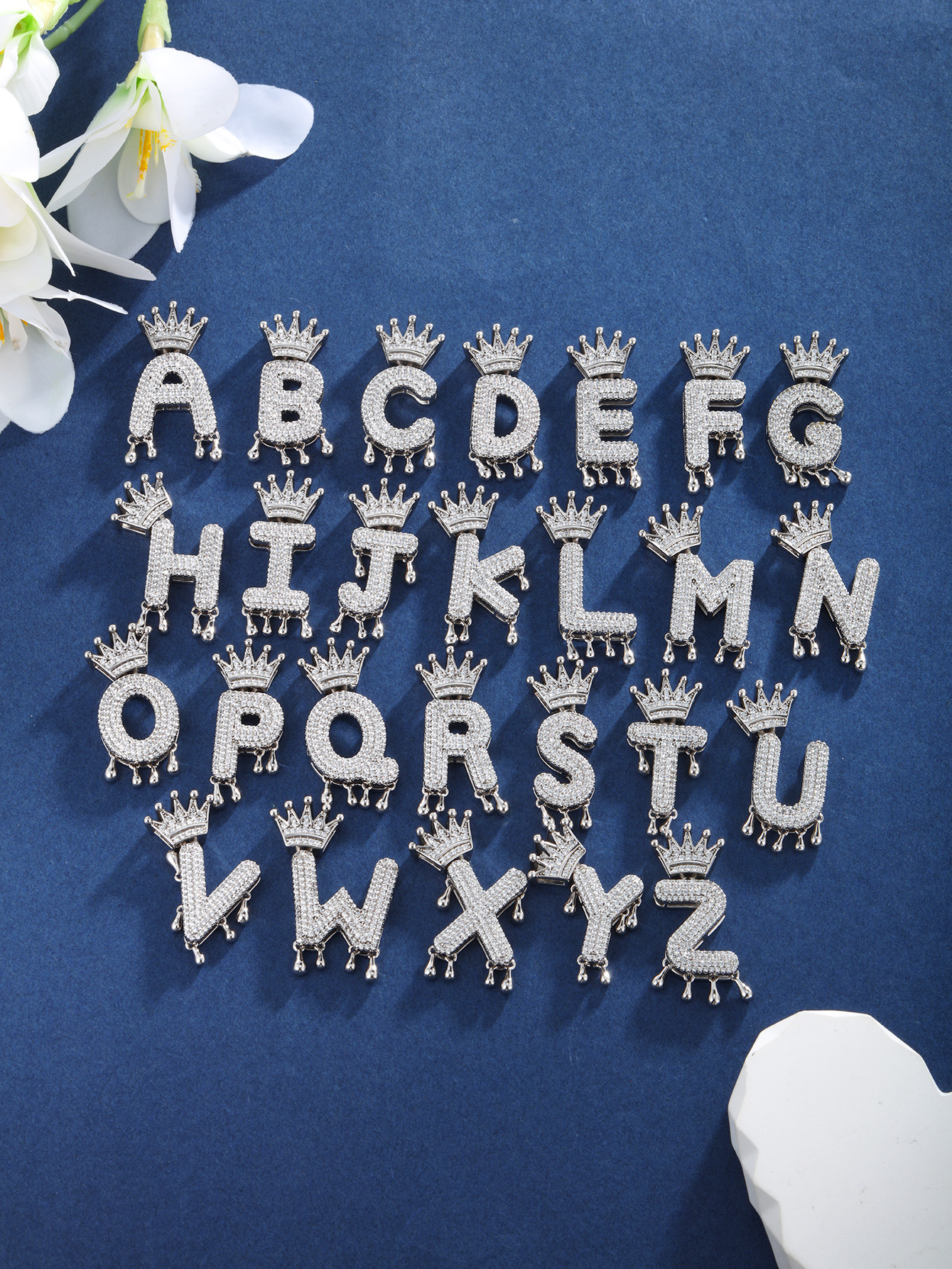 Xu Ping Jewelry Europa y América Transfronterizo Amazon Personalidad hip-hop 26 letras inglesas circón corona colgante collar femenino