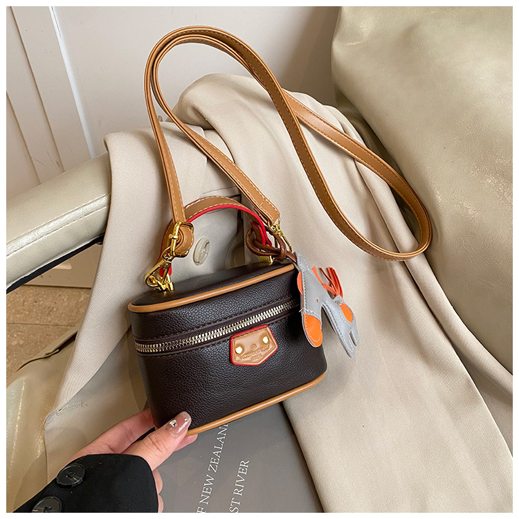 Bolsos para niños al por mayor 2025 nueva versión coreana Harajuku estilo de alta gama patrón de lichi bolso diagonal retro bolso pequeño para niñas