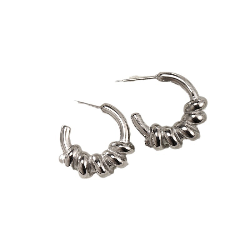 Xuping joyería de acero inoxidable simple pendientes de moda europea y americana personalidad en forma de C bambú junta torsión amor pendientes de orejas para mujeres
