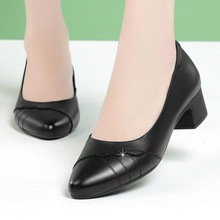 秋季软底平底女鞋新款中老年皮鞋舒适女鞋豆豆鞋优雅气质防滑单鞋