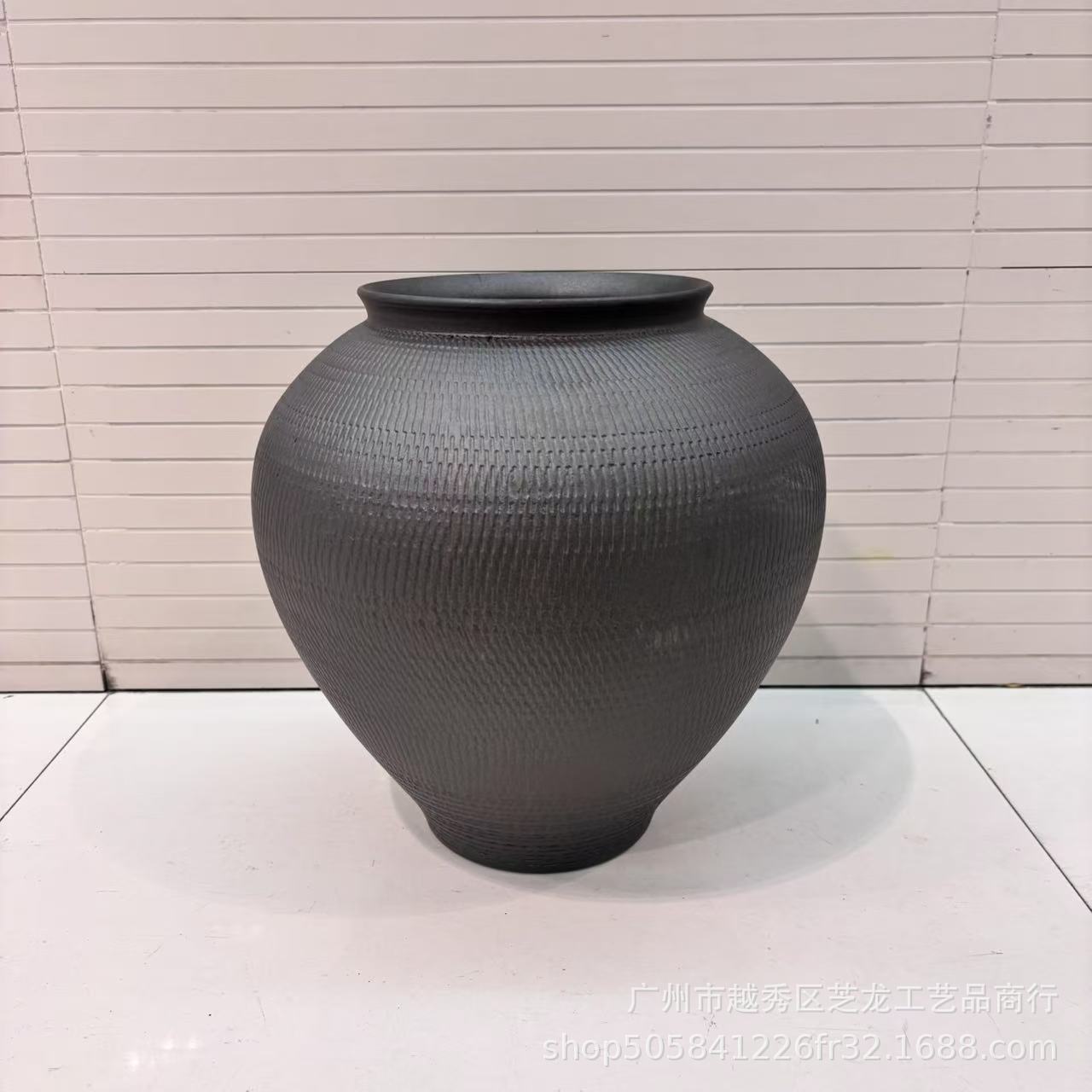제조업체 바닥 대형 꽃병 세라믹 항아리 안뜰 클럽 호텔 야외 실내 장식품 부드러운 장식 항아리