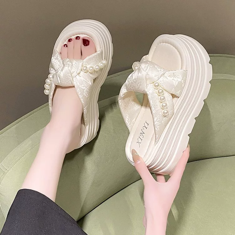 2025 весна-лето новые холодные тапочки кексы с толстой подошвкой маленький бант жемчуг с толстой подошвкой модные тапочки