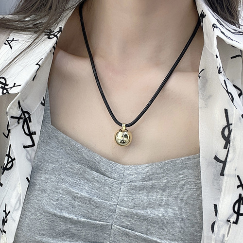 Round ball hemp rope necklace for women, cold and indifferent style, high-grade, light luxury, small design, clavicle chain, sweater chain 