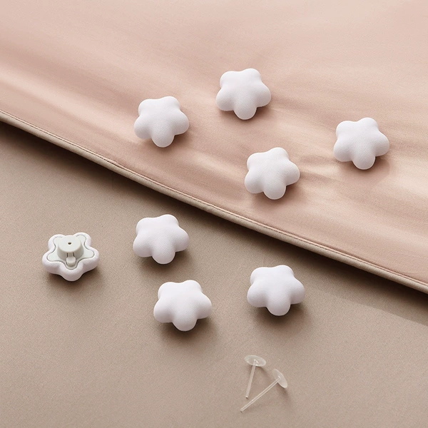 White plum blossom buckle (excluding needle)
