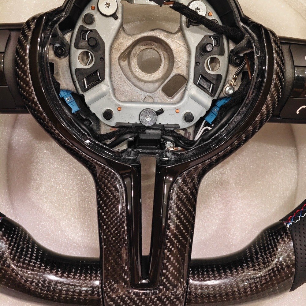 Suitable for BMW 1234567 Series F10F20F30 black carbon fiber sports steering wheel assembly modification