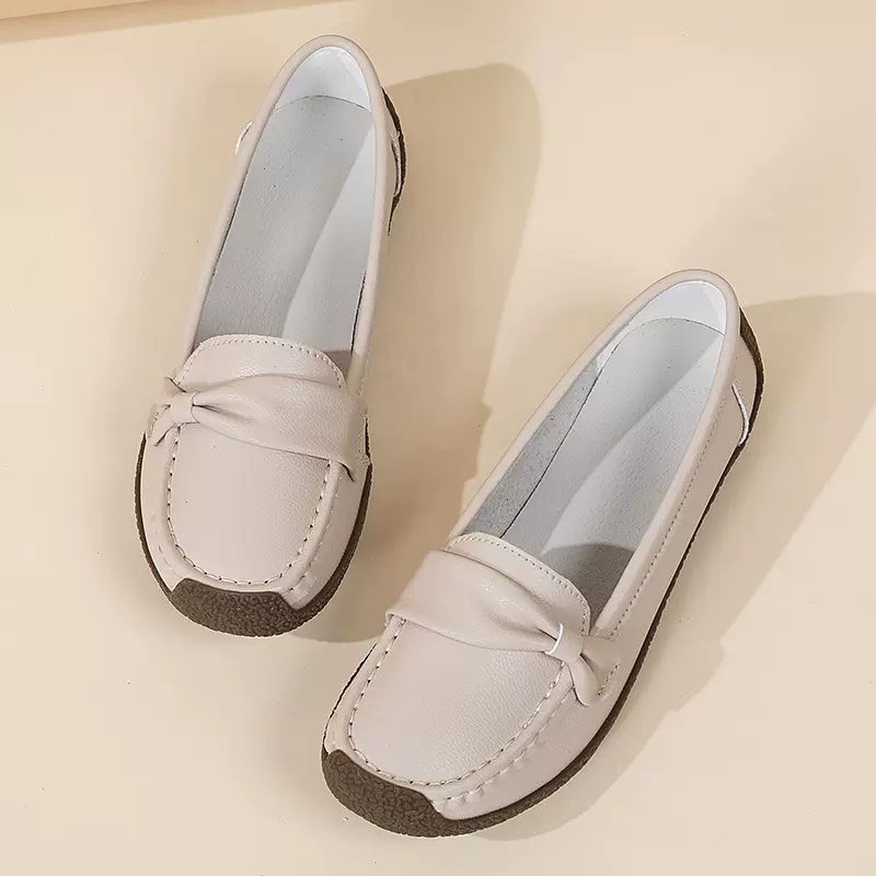 大码跨境舒适妈妈鞋子单鞋中老年舒适不累脚皮鞋轻便春秋款乐福鞋