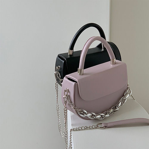 2024 summer new style clamshell saddle bag for women, niche design, stylish chain bag, crossbody small square bag for women