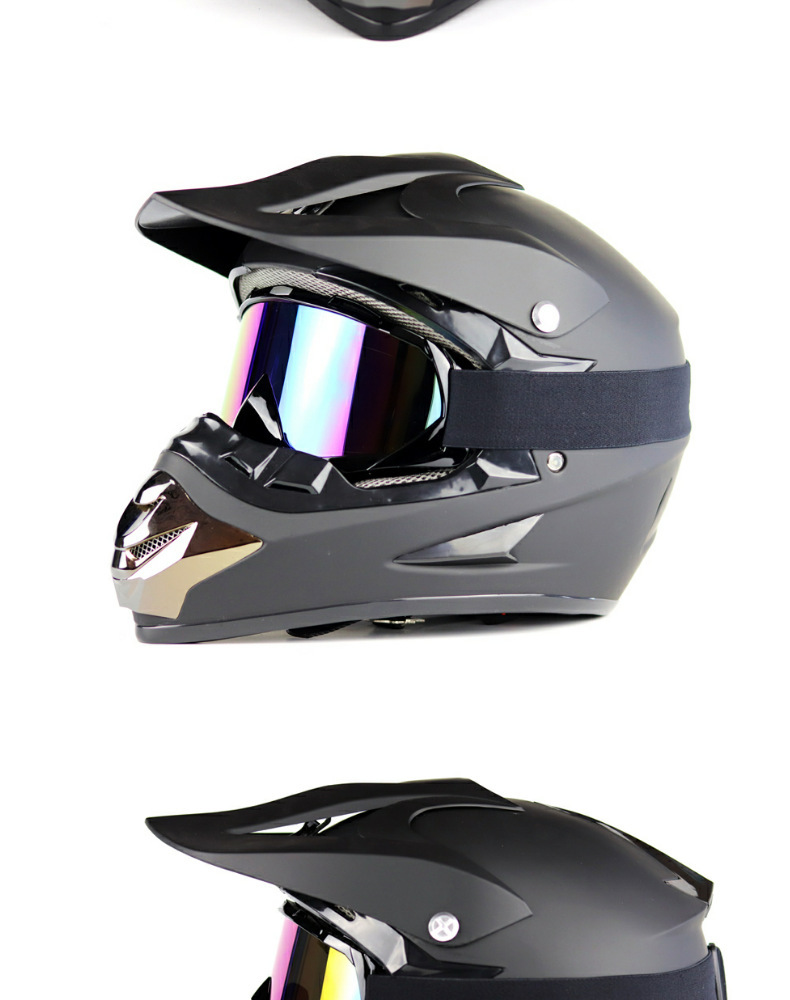 Motocicletă X400 echipată cu ochelari de schi off-road, cască și ochelari de protecție pentru exterior_voghion.com