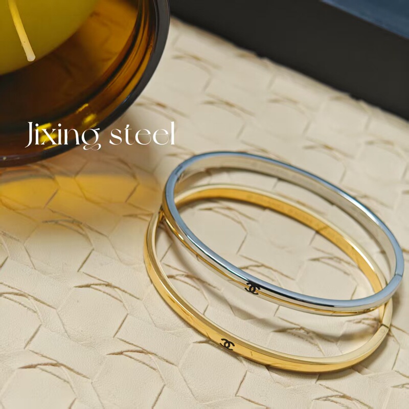 X European and American Stainless Steel Buckle Bracelet, Personalized Style Bracelet, Titanium Steel Bracelet, Cross-Border Loach Back Curved Bracelet