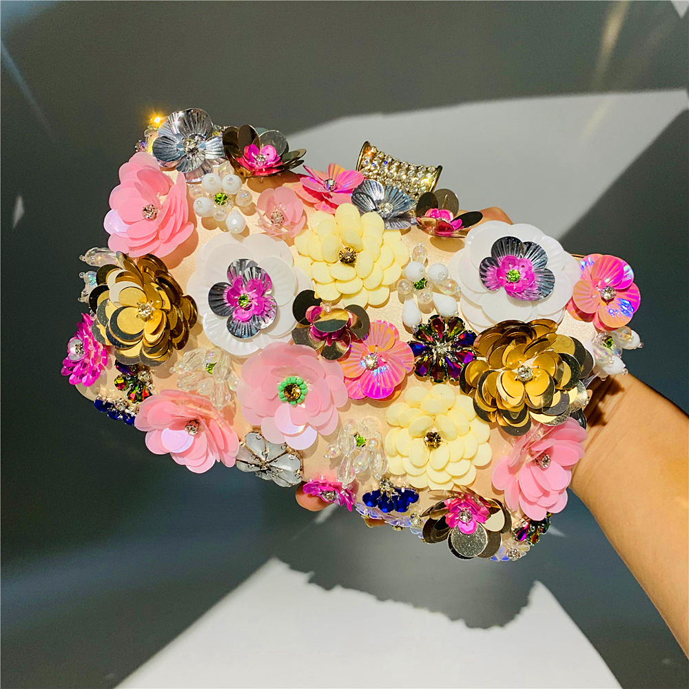 Hengmei Chaozhou direct selling manufacturer directly provides a cross-border dinner bag for women, and a hand-made colored flower beaded bag is issued on behalf of the customer