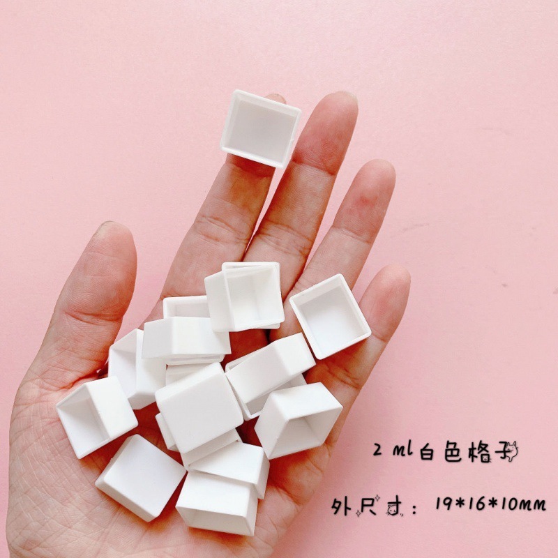水彩分注箱分注./.// ミリリットルのプラスチックは、単一の固体水彩顔料の小さな国境を越えている|undefined