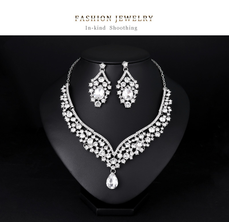 Factory Wholesale New Suit Necklace Alloy Rhinestone Glass Temperament Fashion Accessories display picture 2